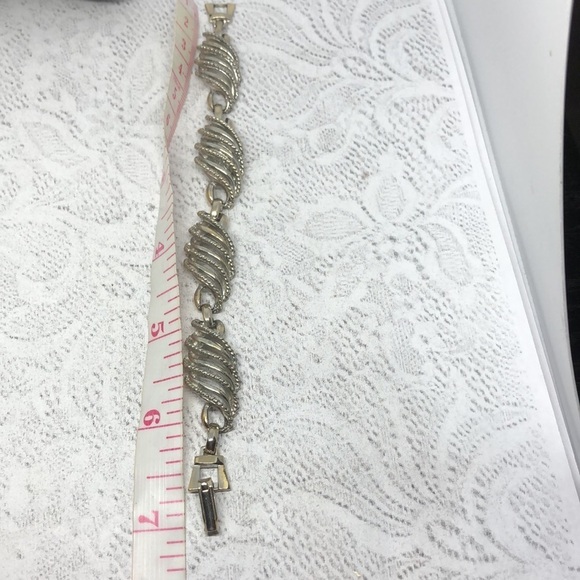 VINTAGE swirl twist metal chain link bracelet costume silver tone - Picture 3 of 5